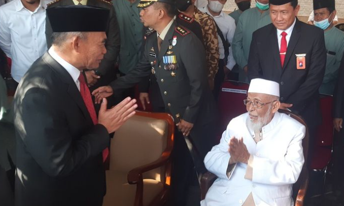 Finally Abu Bakar Ba'asyir Joins the 77th RI Anniversary Ceremony at Ngruki Islamic Boarding School